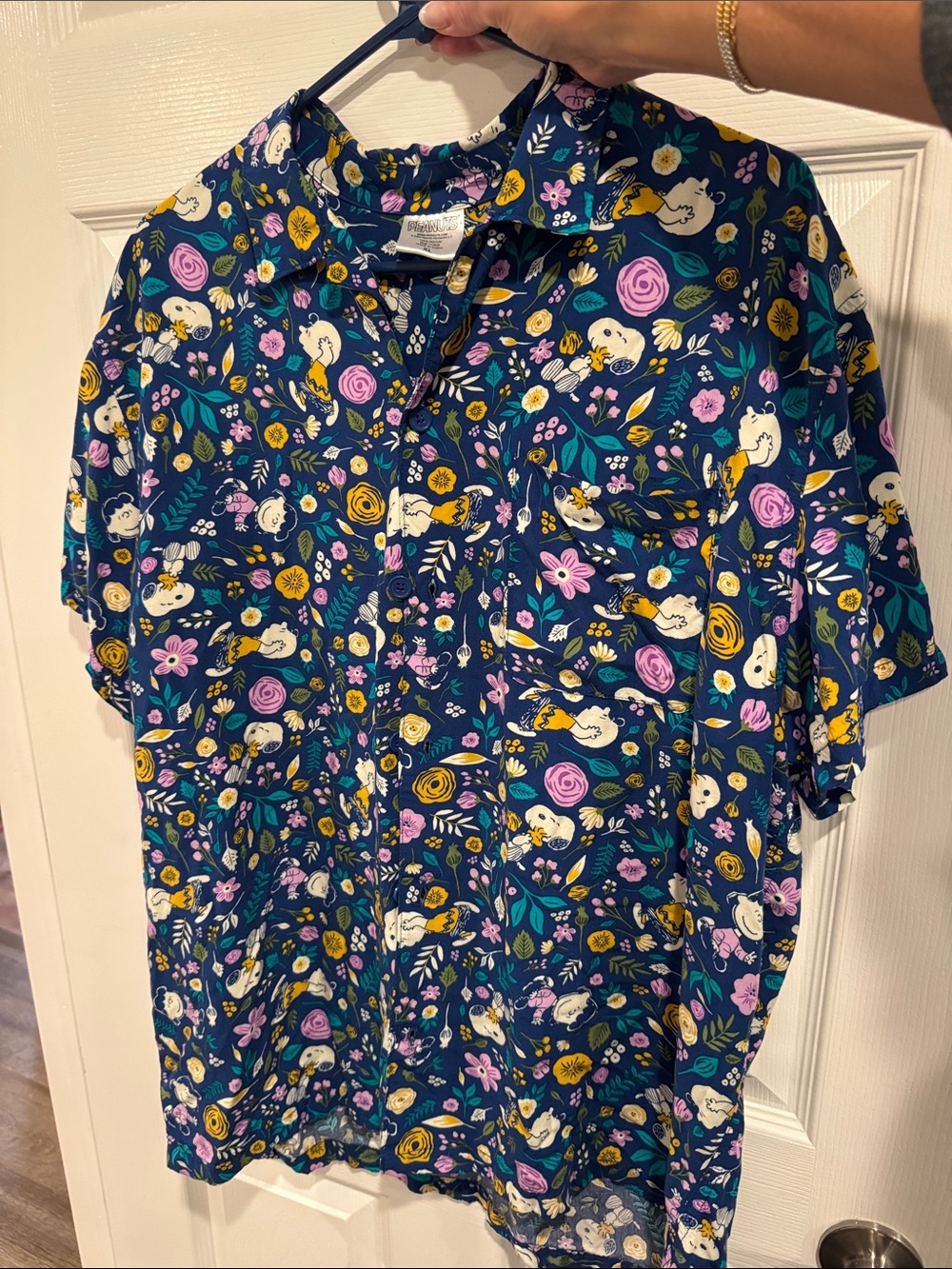 Men's Peanuts Navy Floral Short-Sleeve Button Shirt XL. Like new. 100% rayon